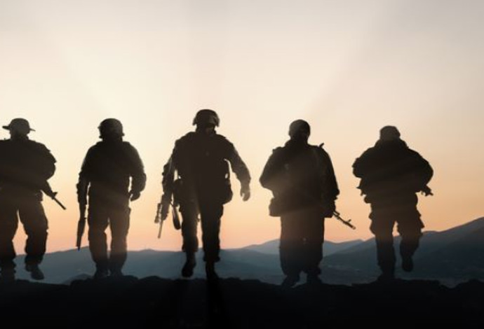 חיילים בפעילות מבצעית (צילום:  Shutterstock)