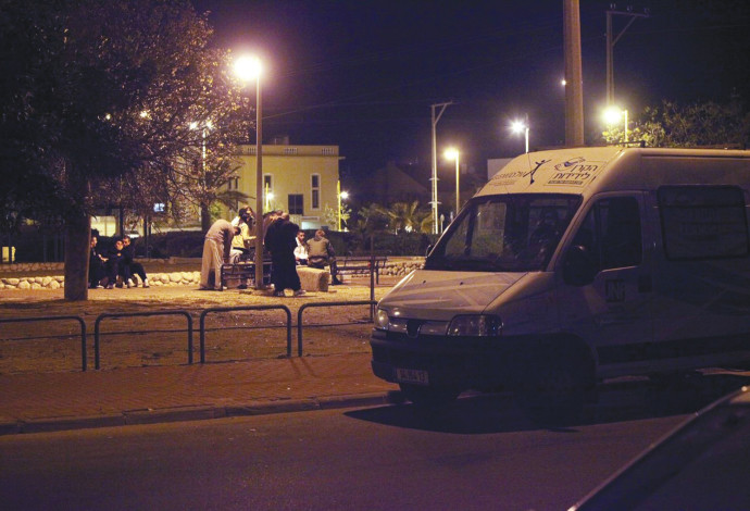 סיוע אנשי על"ם לנוער במצוקה ברחוב (צילום:  עמותת עלם)