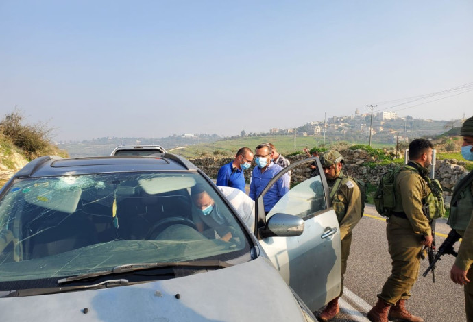 כוחות צה"ל בזירת יידוי האבנים בבנימין (צילום:  דוברות בנימין)