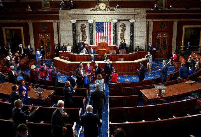 הקונגרס בארה"ב מצביע על ניצחון ביידן בבחירות (צילום:  Tasos Katopodis/Pool via REUTERS)