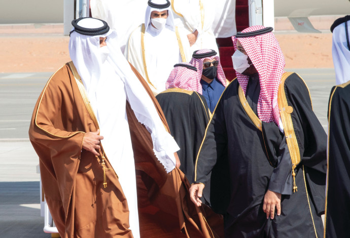 בן סלמאן (מימין) ובן חמד, השבוע בסעודיה. כמה הון עוד אפשר להפסיד בהרפתקאות שווא (צילום:  רויטרס)