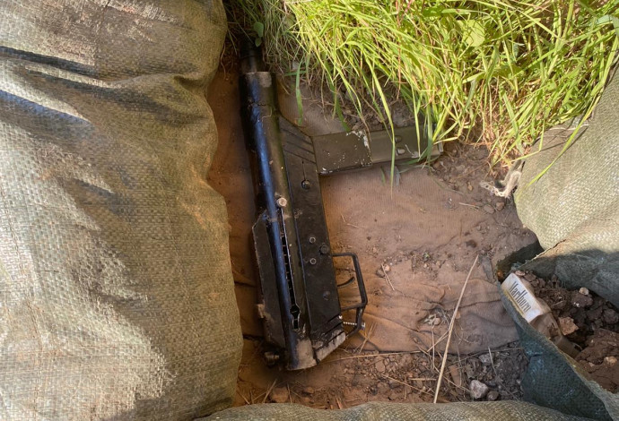 הנשק מסוג קרלו שנתפס במהלך הפיגוע בשומרון (צילום:  דובר צה"ל)