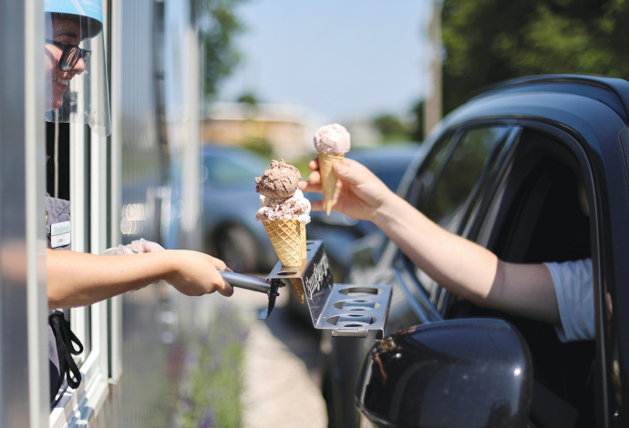 גם גלידה מדביקה בקורונה? (צילום:  רויטרס)