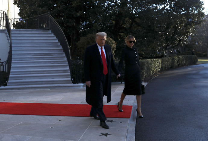 הנשיא טראמפ ואשתו מלניה עוזבים את הבית הלבן (צילום:  רויטרס)