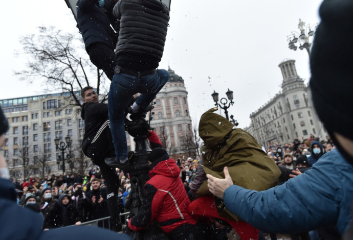 מפגינים בעד אלכסיי נבלני במוסקבה (צילום:  רויטרס)