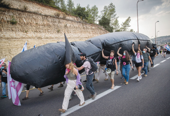 מחאה נגד פרשת הצוללות (צילום:  יונתן זינדל, פלאש 90)