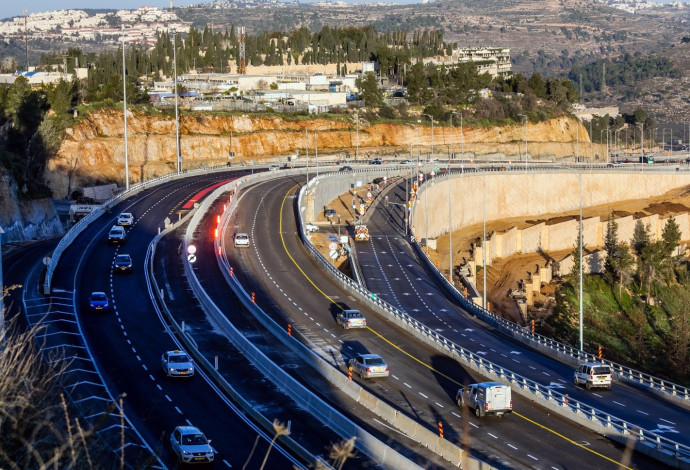 נתיבי הנסיעה החדשים ביציאה מירושלים לכביש 1 (צילום:  חברת מוריה)