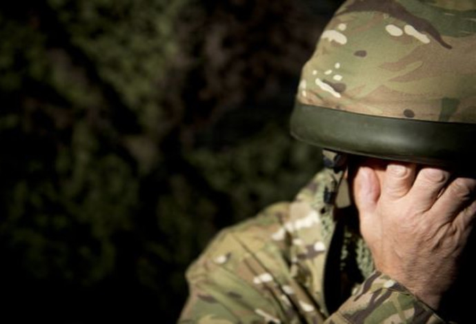 חייל במצוקה (צילום:  Shutterstock)