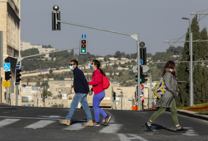 אנשים במסכות, קורונה בירושלים (צילום:  מרק ישראל סלם)