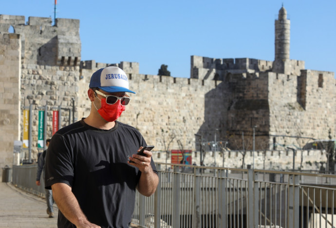 תייר בירושלים (צילום:  מרק ישראל סלם)