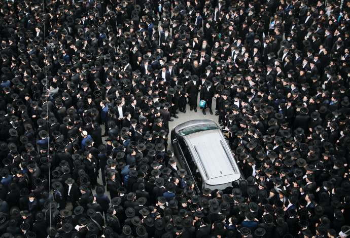 הלוויה חרדית בירושלים בזמן הסגר (צילום:  יונתן זינדל, פלאש 90)