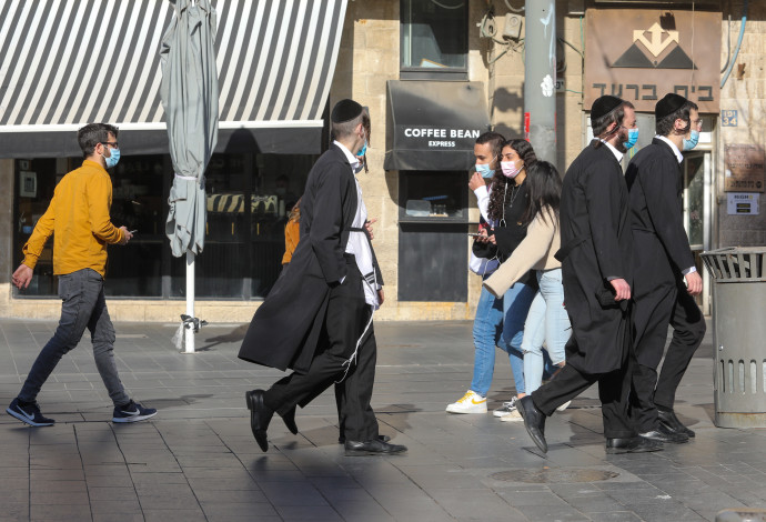 אנשים עם מסכות בירושלים (צילום:  מרק ישראל סלם)