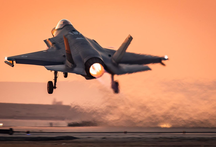 מטוס קרב של חיל האוויר ממריא במסגרת תרגיל "ורד הגליל" (צילום:  דובר צה"ל)