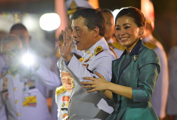 מלך ומלכת תאילנד, בתם הנסיכה לקתה בהתקף לב (צילום:  רויטרס)