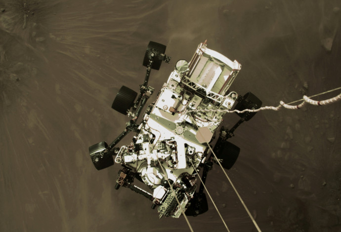הגשושית פרסוורנס רגע לפני הנחיתה על מאדים (צילום:  NASA/JPL-Caltech/Handout via REUTERS)