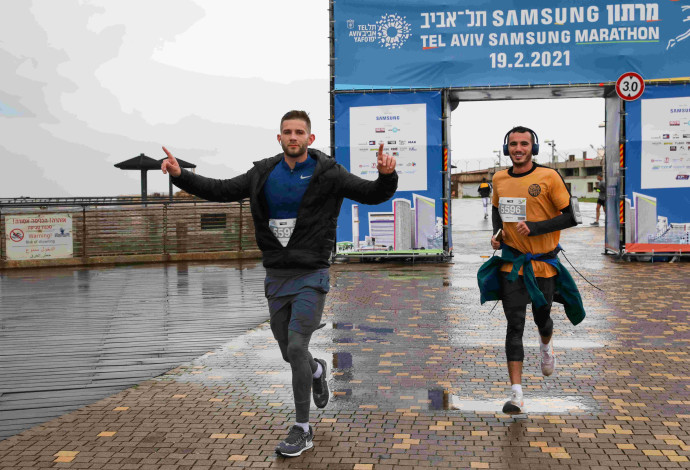 רצים במרתון תל אביב 2021 שנערך במתכונת דיגיטלית (צילום:  רונן טופלברג)