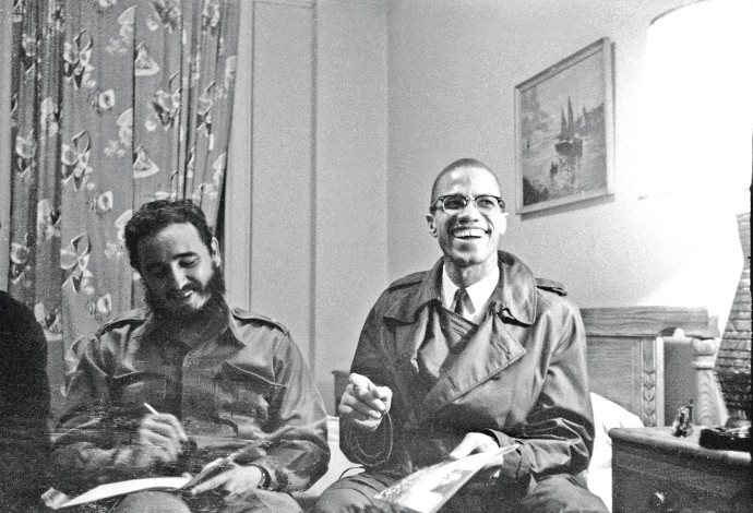 מלקולם אקס עם פידל קסטרו (צילום:  רויטרס)