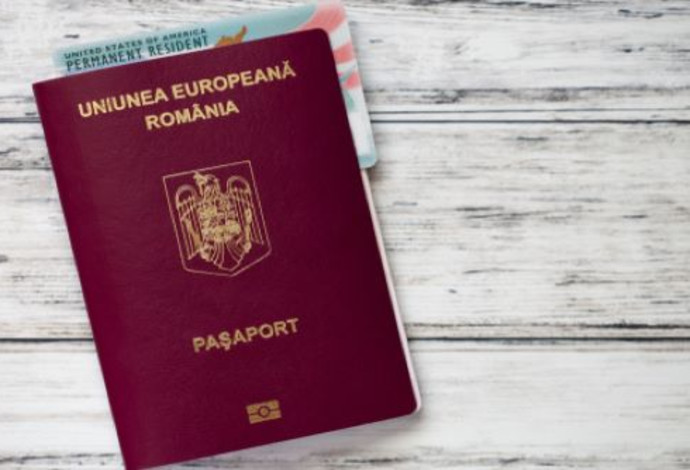 דרכון רומני (צילום:  Shutterstock)