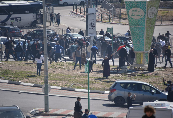 הפרות סדר באום אל פאחם (צילום:  דוברות המשטרה)