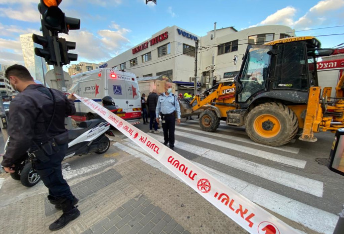 זירת התאונה בתל אביב (צילום:  אבשלום ששוני)