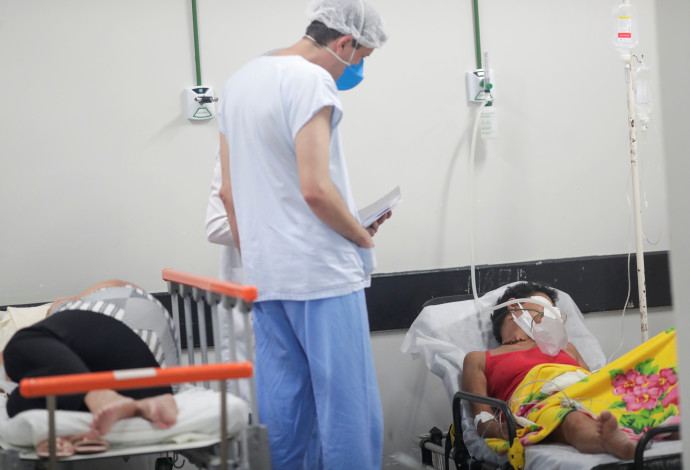 טיפול בחולי קורונה בברזיל, בבית החולים בברזיליה (צילום:  REUTERS/Ueslei Marcelino)