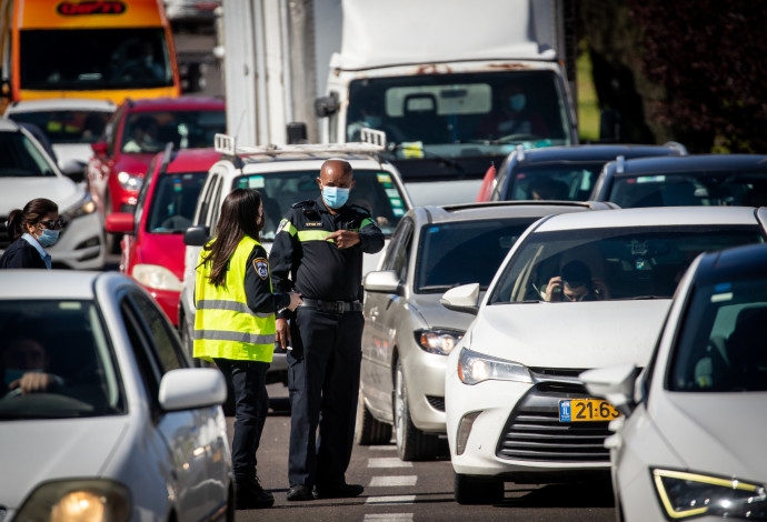 המשטרה אוכפת את הנחיות הסגר בקורונה (צילום:  יונתן זינדל, פלאש 90)