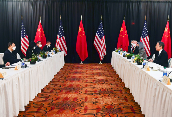 הפגישה הדיפלומטית בין ארה"ב לסין  (צילום:   Frederic J. Brown/Pool via REUTERS)