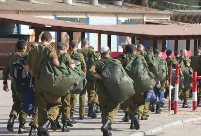 חיילים בבקו"ם (צילום:  אלי דסה)