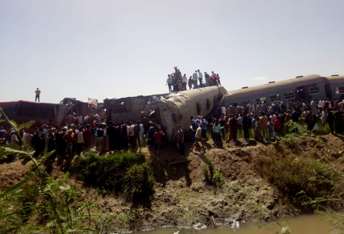 זירת תאונת הרכבות במצרים (צילום:   REUTERS/Stringer)