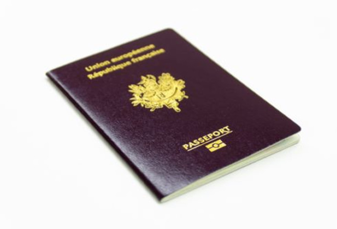 דרכון צרפתי (צילום:  Shutterstock)