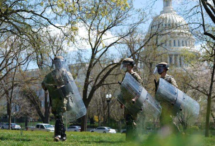 כוחות הביטחון בגבעת הקפיטול (צילום:  REUTERS/Erin Scott)