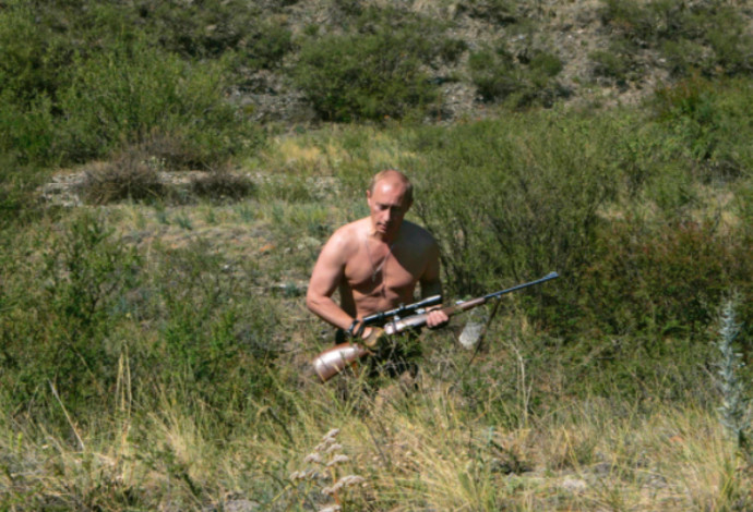 פוטין עם רובה ציד (צילום:  רויטרס)
