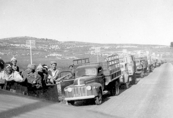  הזקן הבין שבלי ירושלים אין על מה לדבר. שיירה בדרך אל העיר, 1948 (צילום:  אוצר תמונות הפלמ"ח)