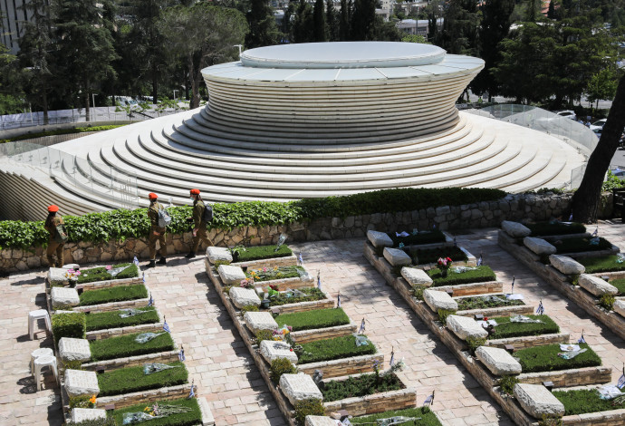 היכל הזיכרון הלאומי בהר הרצל (צילום:  אוליבייה פיטוסי, פלאש 90)