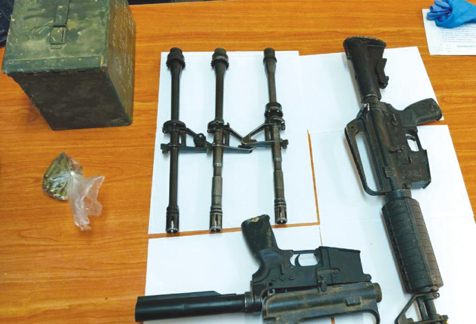 כלי נשק שנתפסו בחברה הערבית במהלך ינואר 2021 (צילום:  דוברות המשטרה)