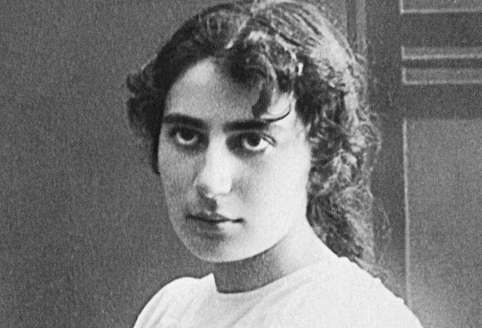 רחל המשוררת בעלותה ארצה, 1909 (צילום:  באדיבות המשפחה)