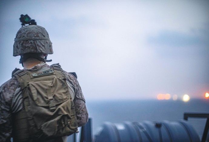 חייל מארינס במפרץ עומאן (צילום:  רויטרס)