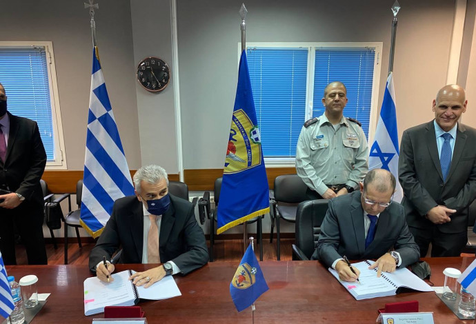 חתימת העסקה בין ישראל ליוון (צילום:  משרד ההגנה היווני)