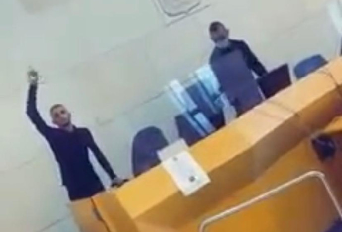 סרטון הטיקטוק שצולם בבית המשפט (צילום:  צילום מסך)
