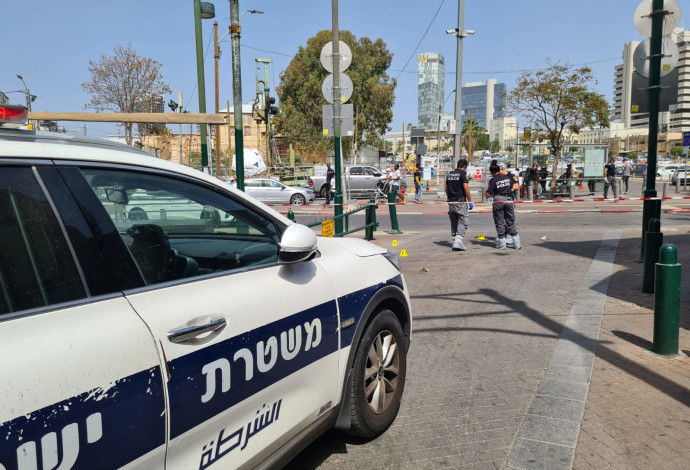 זירת רצח בשכונת נווה שאנן בתל אביב (צילום:  דוברות המשטרה)