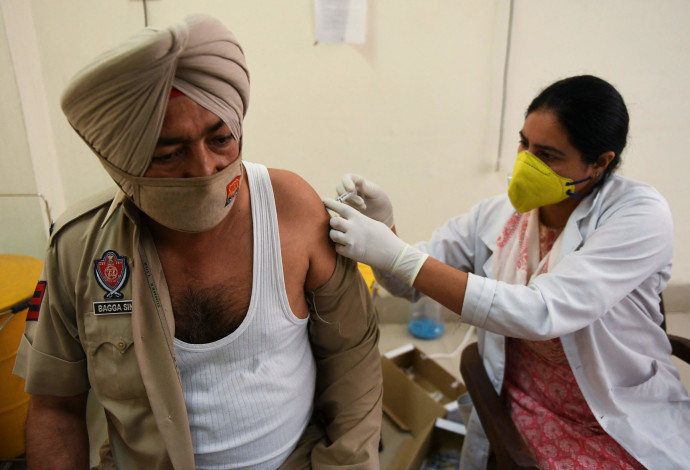 חיסוני קורונה בהודו (צילום:  NARINDER NANU/AFP via Getty Images)