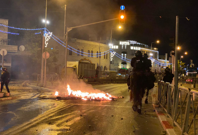 המהומות בירושלים הלילה (צילום:  דוברות המשטרה)