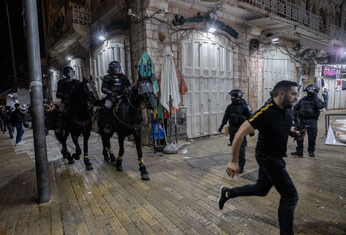 מהומות ליד שער שכם בירושלים (צילום:  יונתן זינדל, פלאש 90)