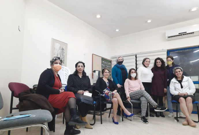 קבוצת הנשים הראשונה ב"פרויקט ערבות" (צילום:  מינהל קהילתי, רמות אילן ירושלים)