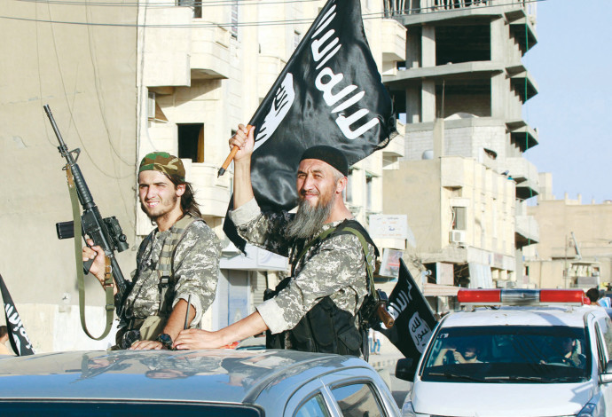 פעילי דאעש בסוריה (צילום:  רויטרס)