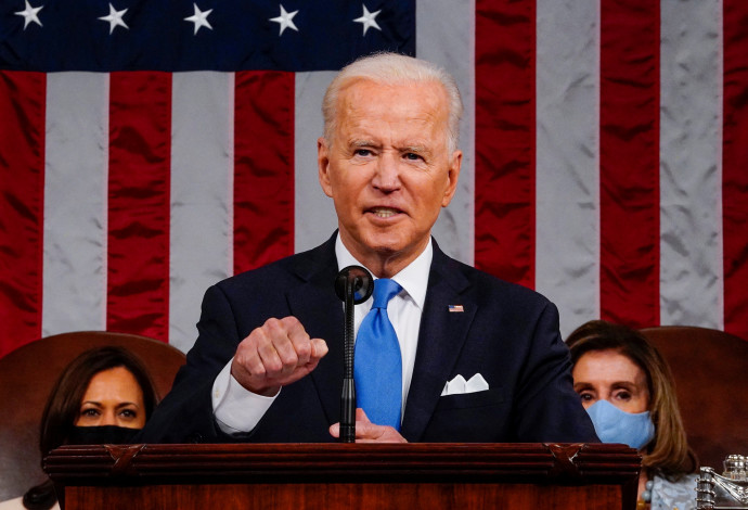 ג'ו ביידן בנאומו הראשון בקונגרס, בסיום 100 ימי כהונתו הראשונים (צילום:  Melina Mara/Pool via REUTERS)