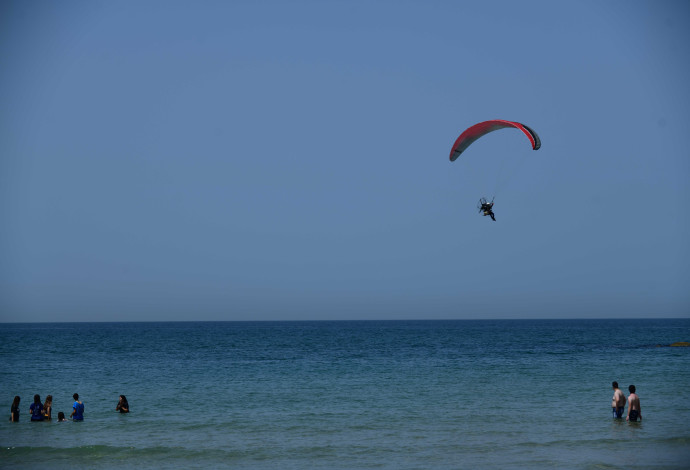 קיץ בישראל, חוף בתל אביב (צילום:  תומר נויברג, פלאש 90)