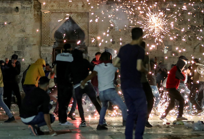 מהומות בהר הבית (צילום:  REUTERS/Ammar Awad)