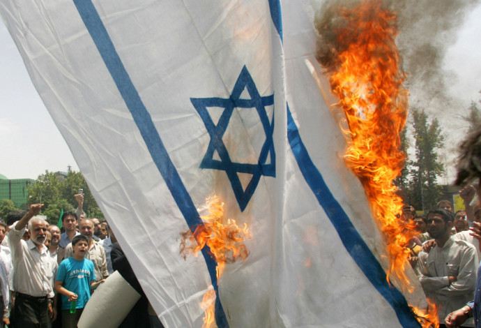 שריפת דגל ישראל, אילוסטרציה (צילום:  Getty images)