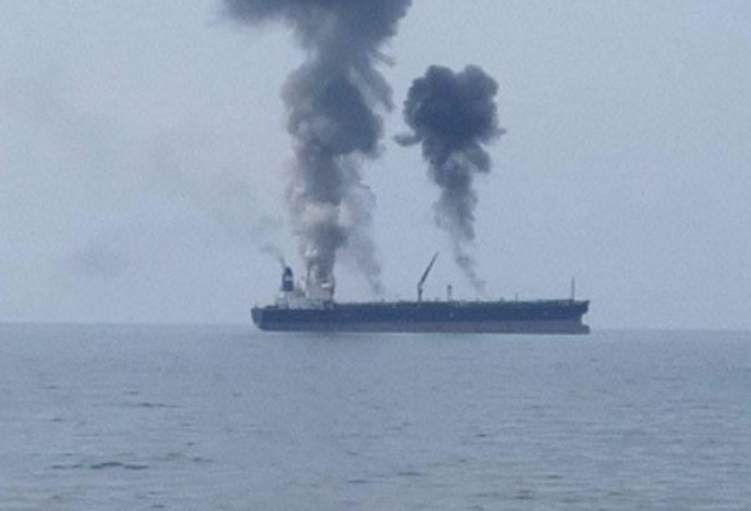 פיצוץ בספינה בסוריה (צילום:  רשתות ערביות)
